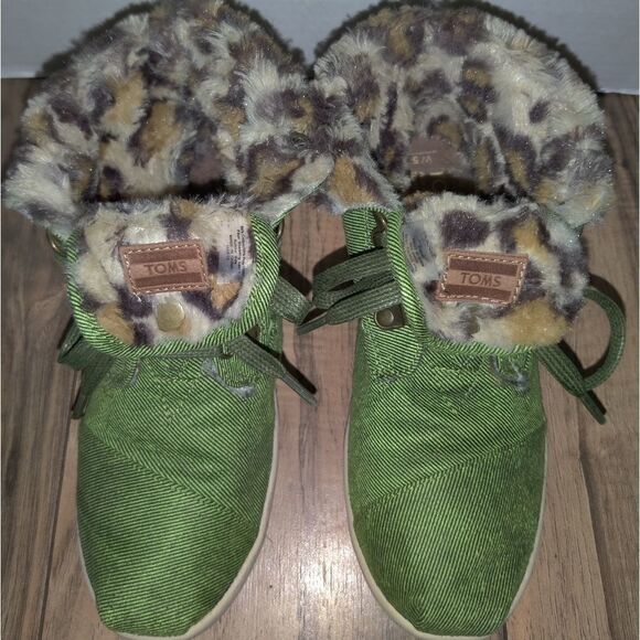 Toms One for One Green Canvas Bootie With Leopard Print Inside Size: 5 - Picture 5 of 8